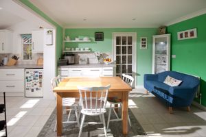 Kitchen/Breakfast Room- click for photo gallery